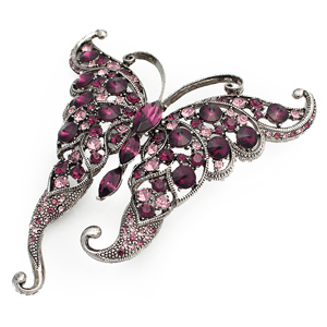 A brilliant jeweled 나비 브로치
